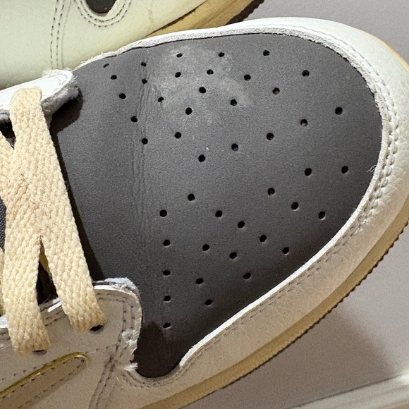 Nike Men's Black and Cream Sneakers - Picture 4 of 14